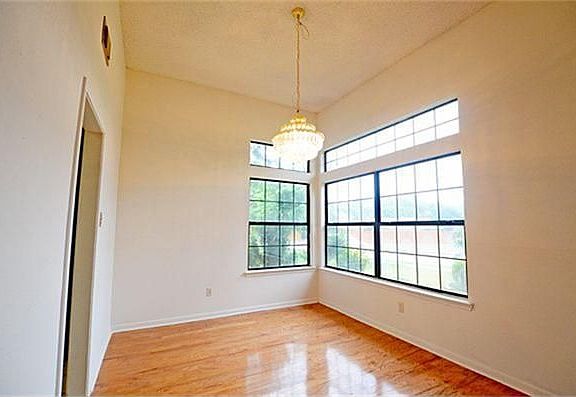 4th image of 1701 Oxford Pl