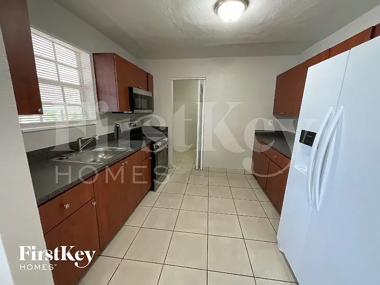 4115 NW 185th St — Photo 7