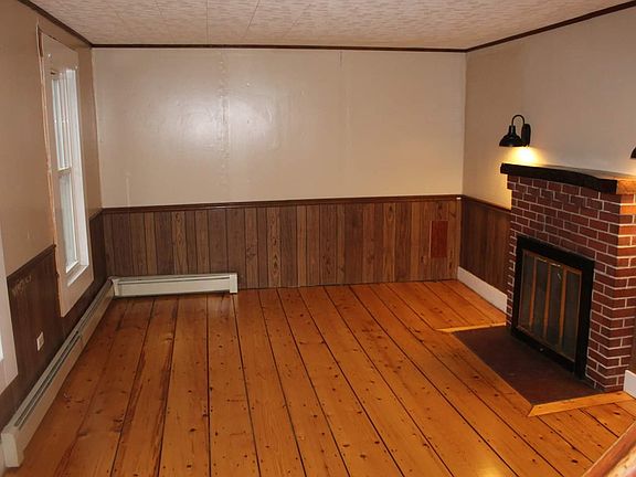 3rd image of 324 King St