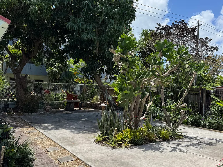 1810 SW 24th Ter — Photo 19