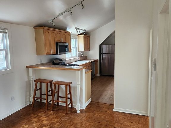 4th image of 708 S Ada St