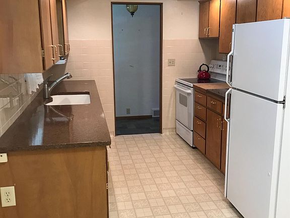 3rd image of 7115 York Ln