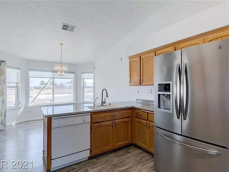 9721 Oakridge Ave — Photo 6
