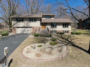 10246 Laurel Dr, Eden Prairie, MN 55347