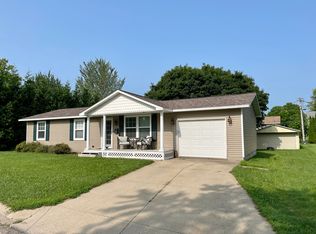 1010 N Maple St, Princeton, IL 61356