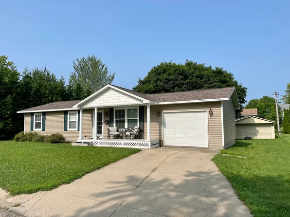 1010 N Maple St, Princeton, IL 61356