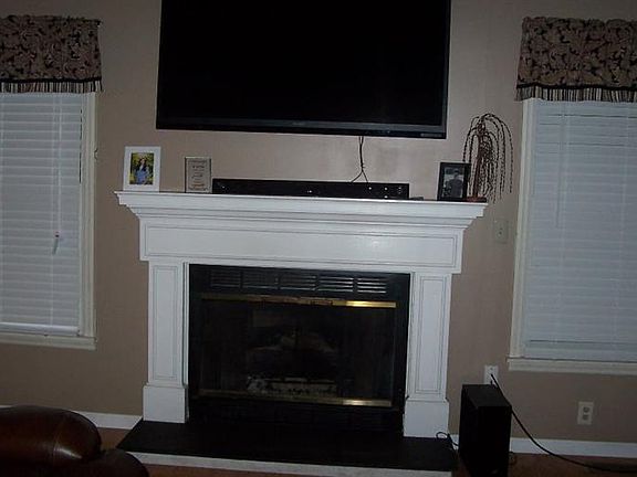 3rd image of 1109 Gage Dr