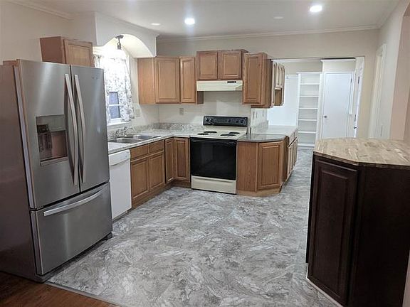 3rd image of 502 Highland Dr