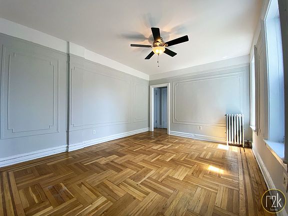 4th image of 28-28 29th St #D14