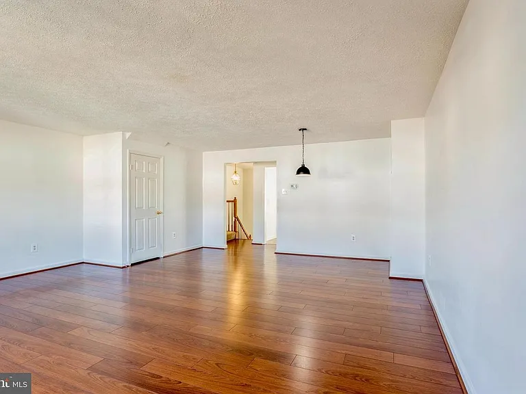 8 Tatler Pl — Photo 24