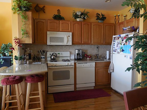 2nd image of 101-16 Shorefront Parkway #2B
