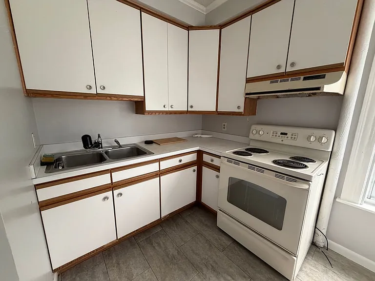 94 Ashland St #1 — Photo 2