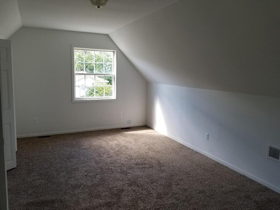 2nd image of 8242 Mansfield St