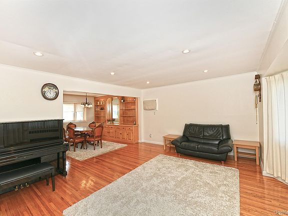 4th image of 53 Stuart Drive
