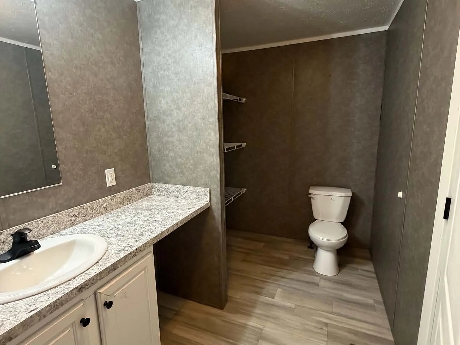 3 bed, $1,000 — Photo 2