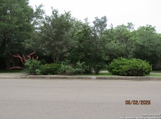 912 Garraty Rd, Terrell Hills, TX 78209