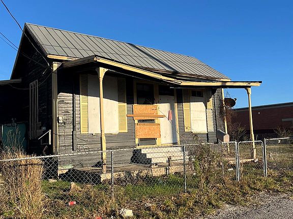 2nd image of 1404 N Olive St