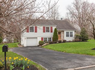 61 Powderhorn Dr, Phoenixville, PA 19460