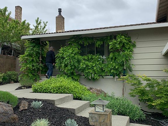 2nd image of 1001 Oakmont Ct