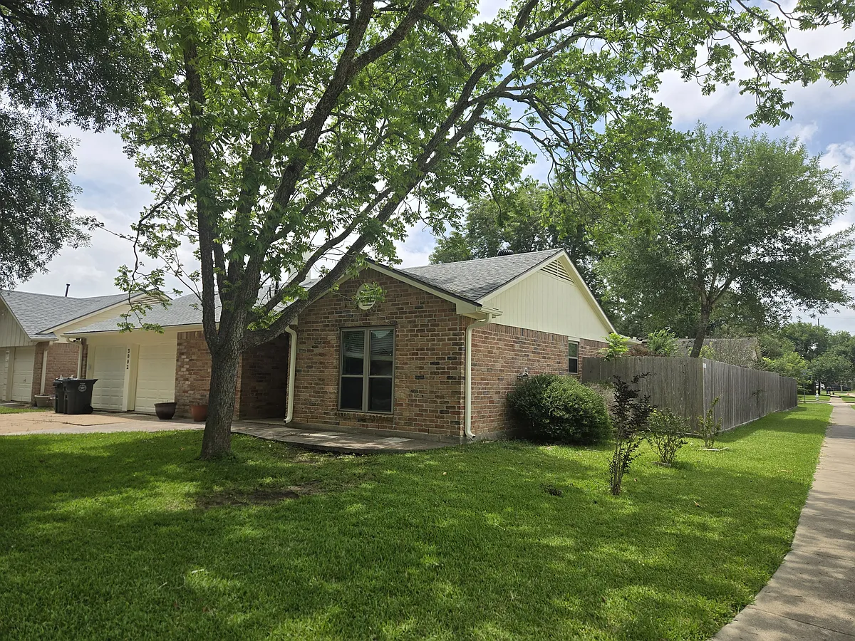 Building Photo - 3002 Jenny Dr