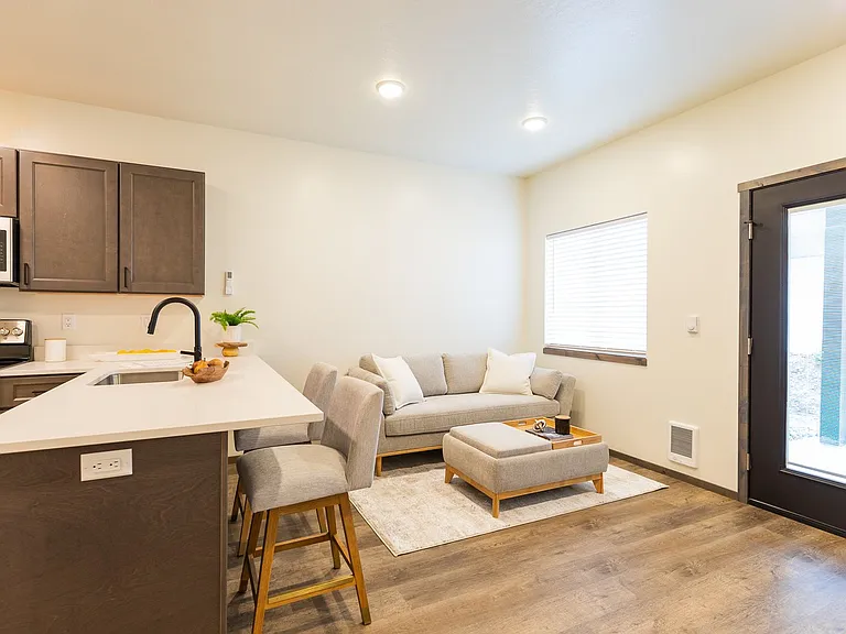 9669 N Buttercup Ln — Photo 6