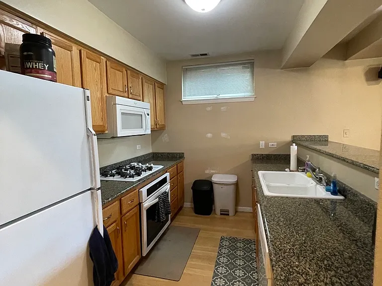 2135 N Southport Ave #102 — Photo 5