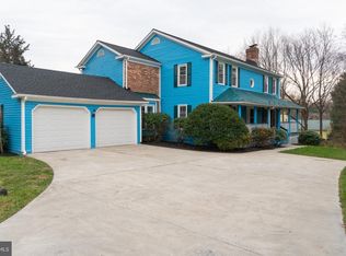 10205 Wandering Creek Rd, Vienna, VA 22182