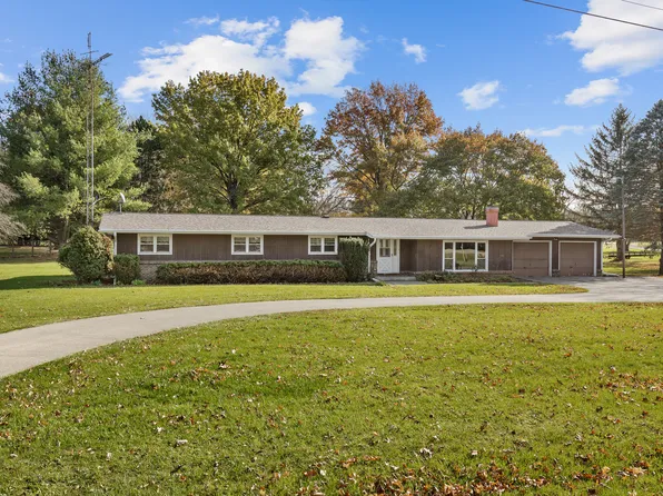 2297 S Daysville Rd, Oregon, IL 61061