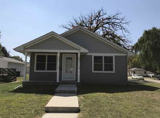 2408 11th St #B, Moline, IL 61265