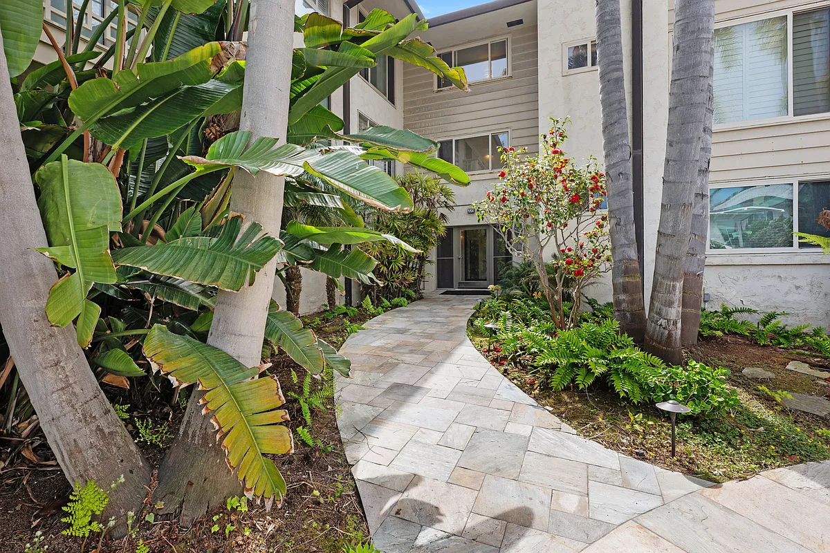 220 Coast Boulevard - D — Photo 3