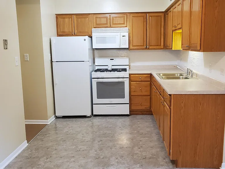 10512 Lyman Ave — Photo 3