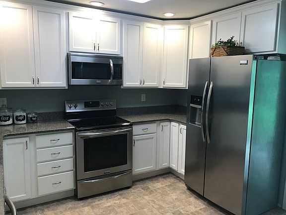3rd image of 7531 Berkshire Blvd