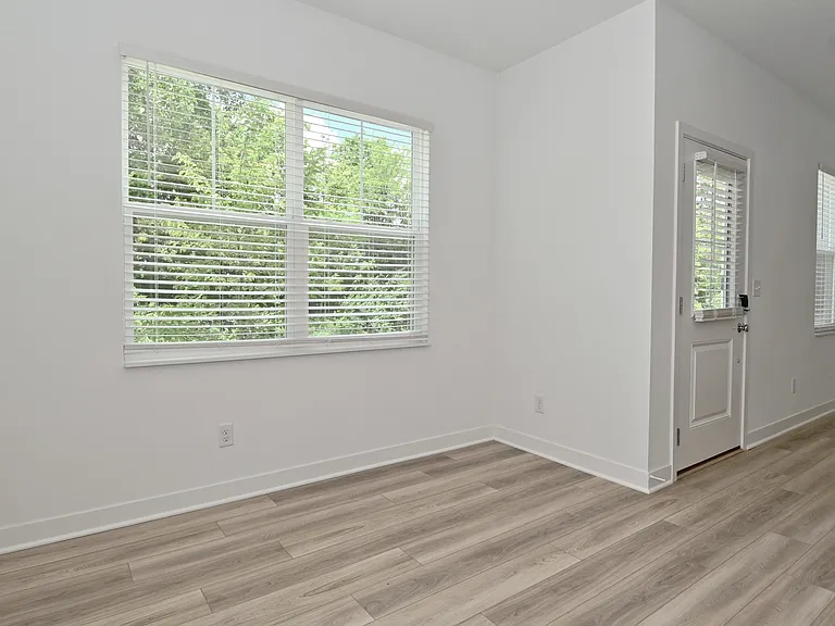 1728 Trinity Ln — Photo 20