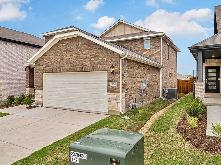 504 Weller Rd — Photo 3