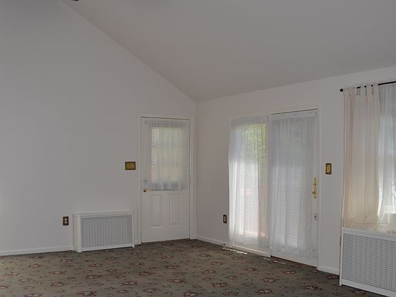 4th image of 520 River Road