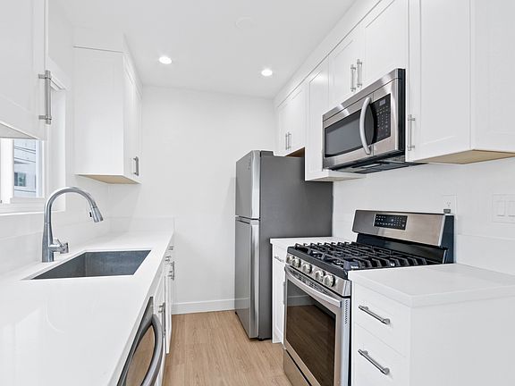 5th image of 1022 Euclid St APT 2