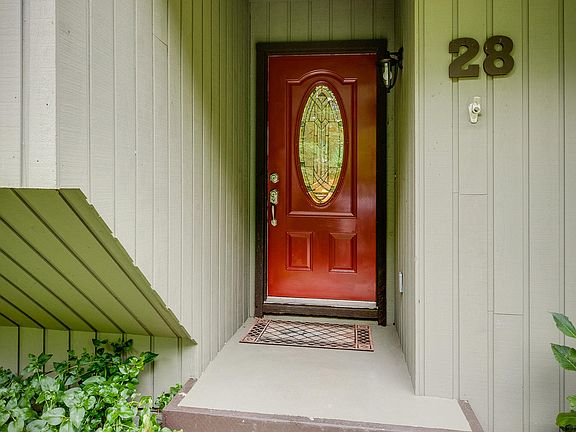 4th image of 28 Pulpit Ln #0
