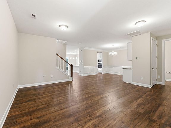 4th image of 946 Haybeck Ln