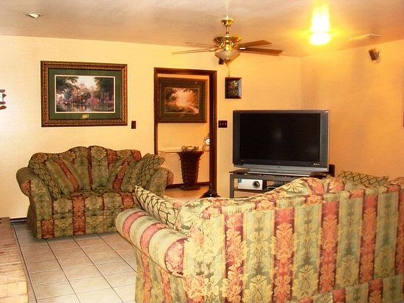 4th image of 4012 Driftwood Dr