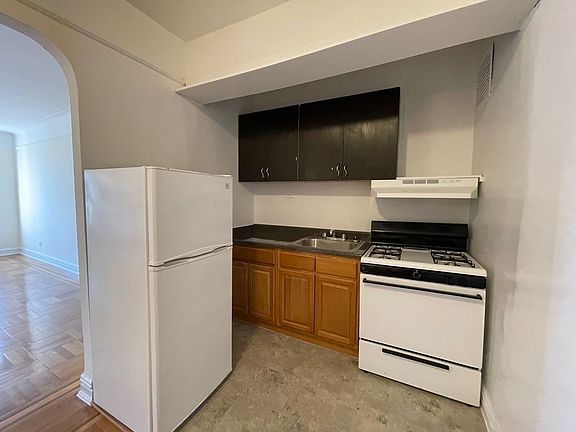 4th image of 64-48 Booth St #66