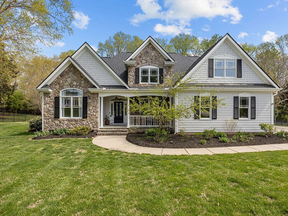 1st image of 170 Meadow Glen Dr