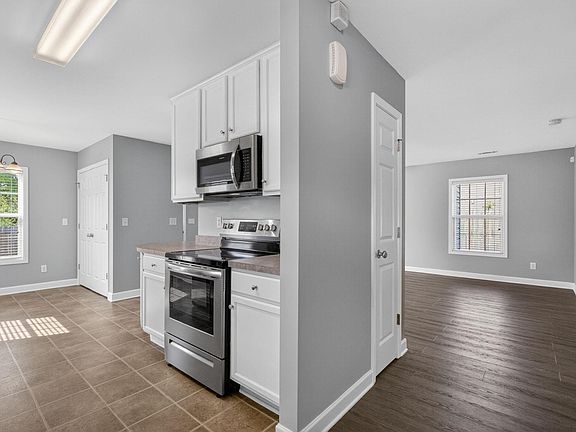 5th image of 10 Wheatberry Ct