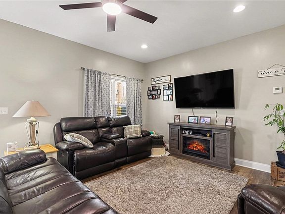 5th image of 508 Rice Park Dr