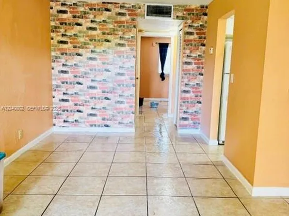 4160 NW 21st St, Lauderhill, FL
