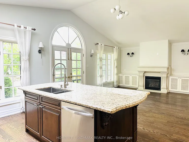 125 Bannatyne Dr — Photo 8