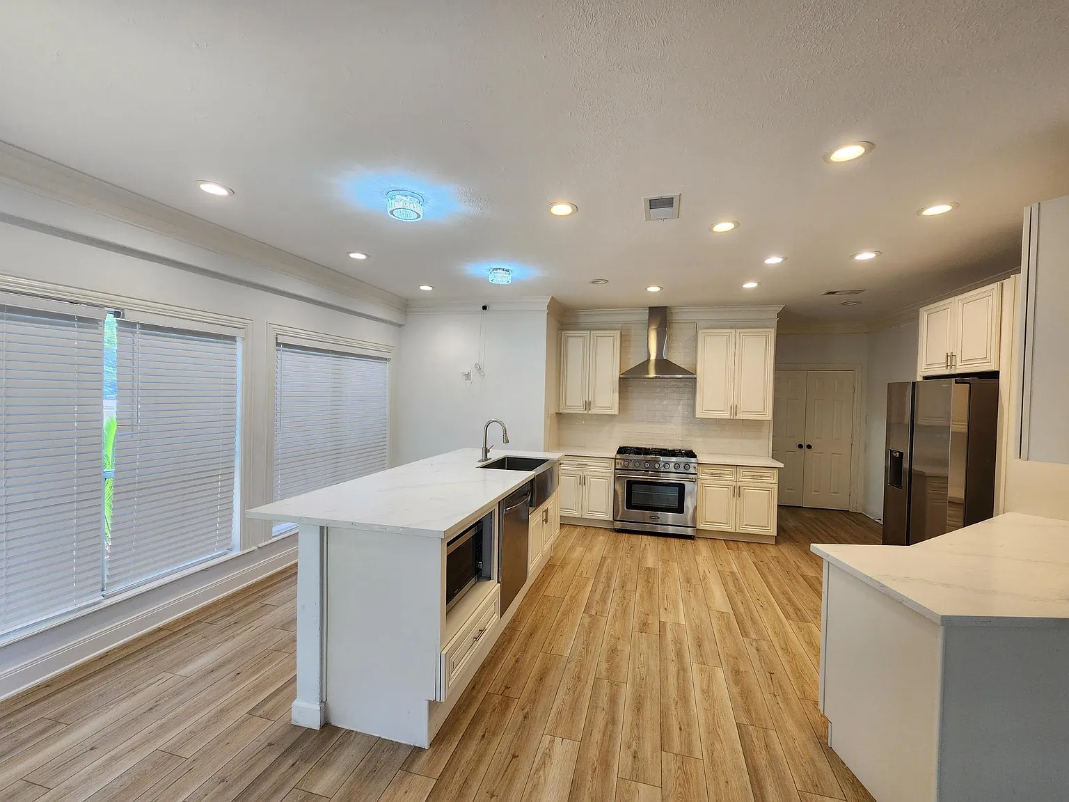 5 bed, 3.0 bath, 4150 sqft, $3,000 — Photo 4
