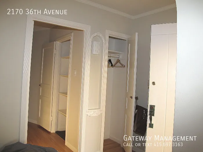 Beautiful sun-filled 3 bedroom, whole house, large garage & yard — Photo 3