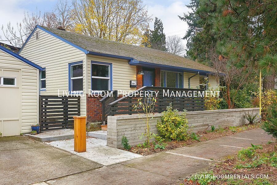 1st image of 8414 N Peninsular Ave