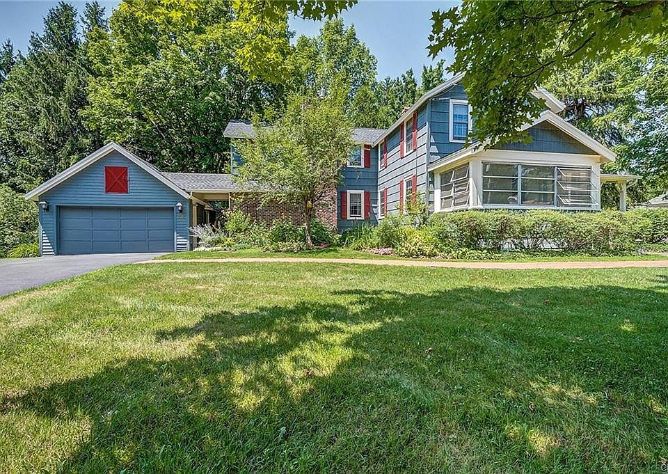 1st image of 716 Maple Dr