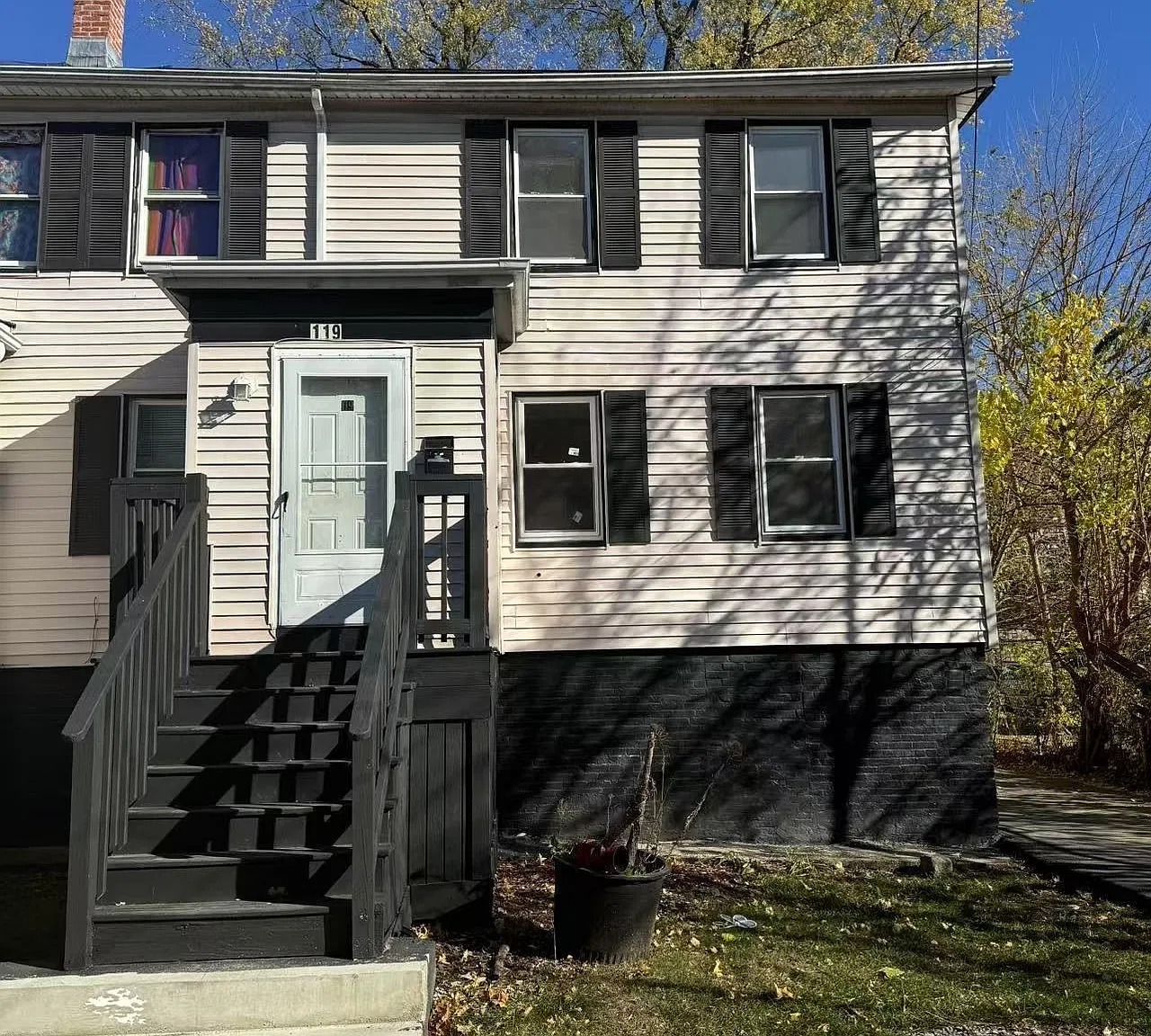 3 bed, 2.0 bath, 1200 sqft, $3,400 — Photo 2